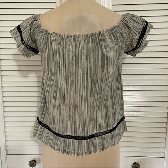 DRA/Anthropologie Los Angeles Cropped Off The Shoulder Fringe Top Sz-S - Picture 3 of 9
